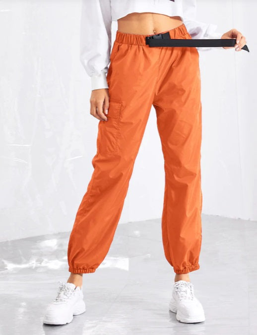 High waist carrot fit pants with belt and pockets
