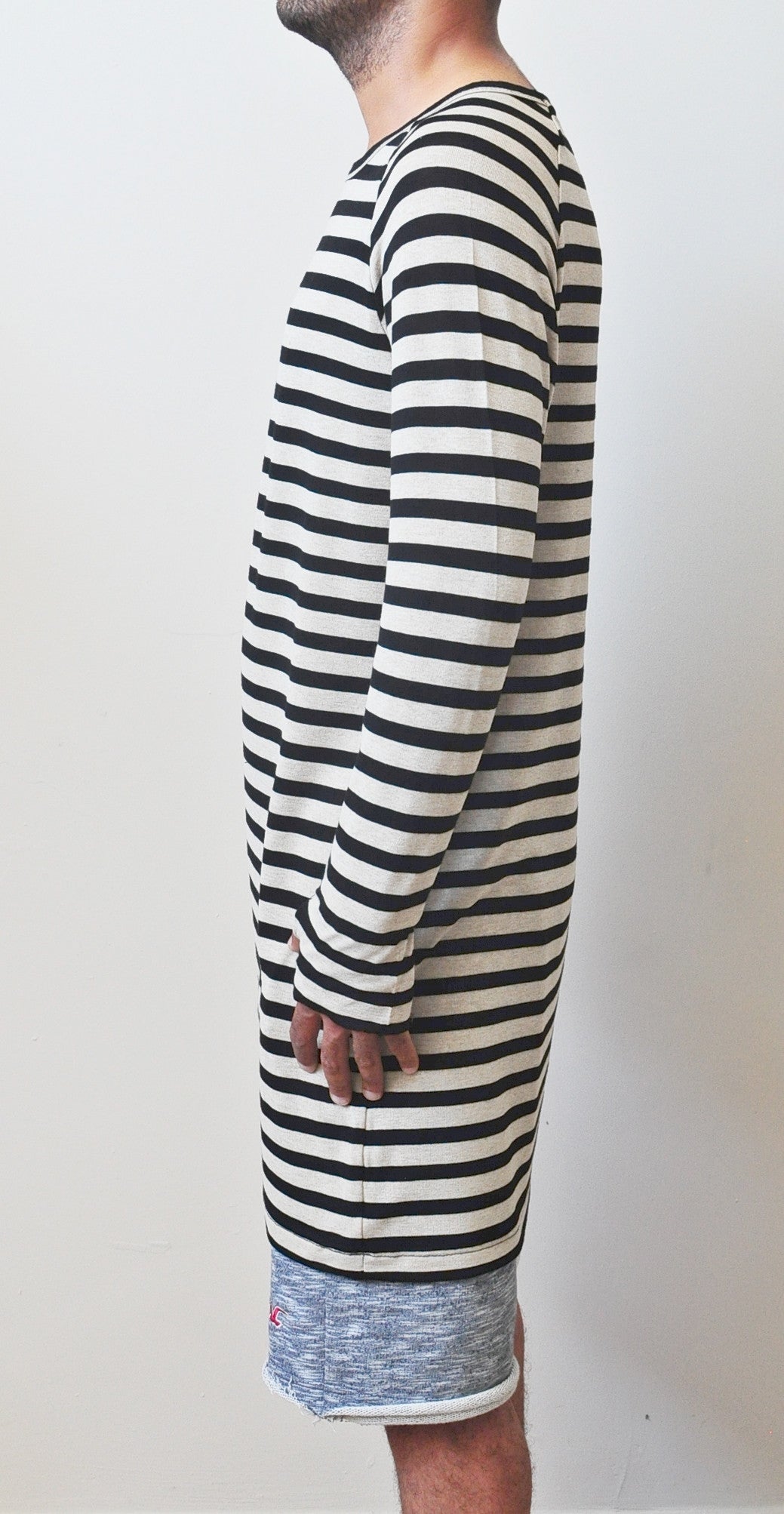 Striped Black/Beige Under Extended Ofelya Long Knit Scoop - T-shirt Boutique Overlong –