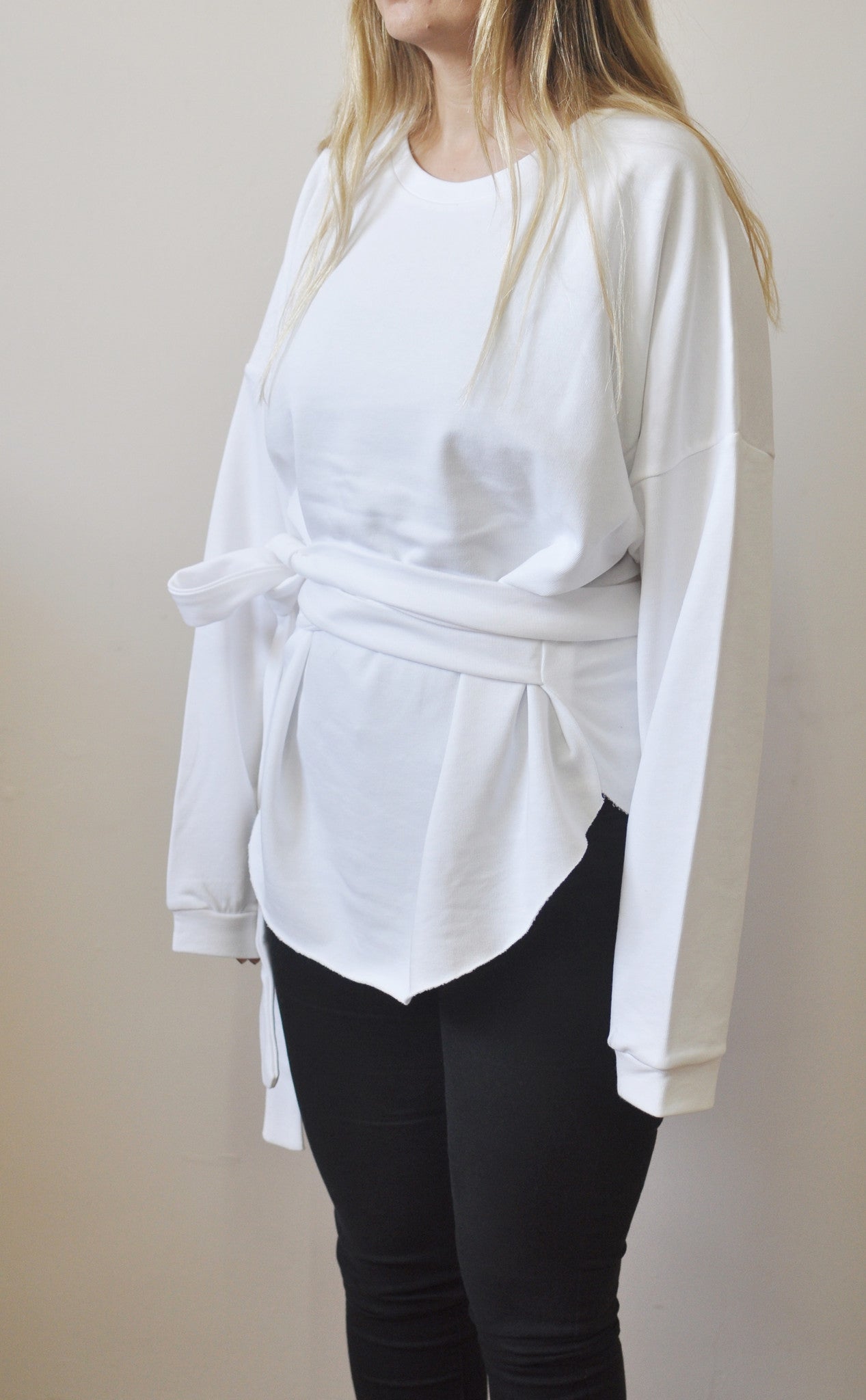 Asymmetric Knot Tie Around Waist Wrap Raw Oval Hem Sweatshirt in White / Overlong Sleeve Cut-out Accent