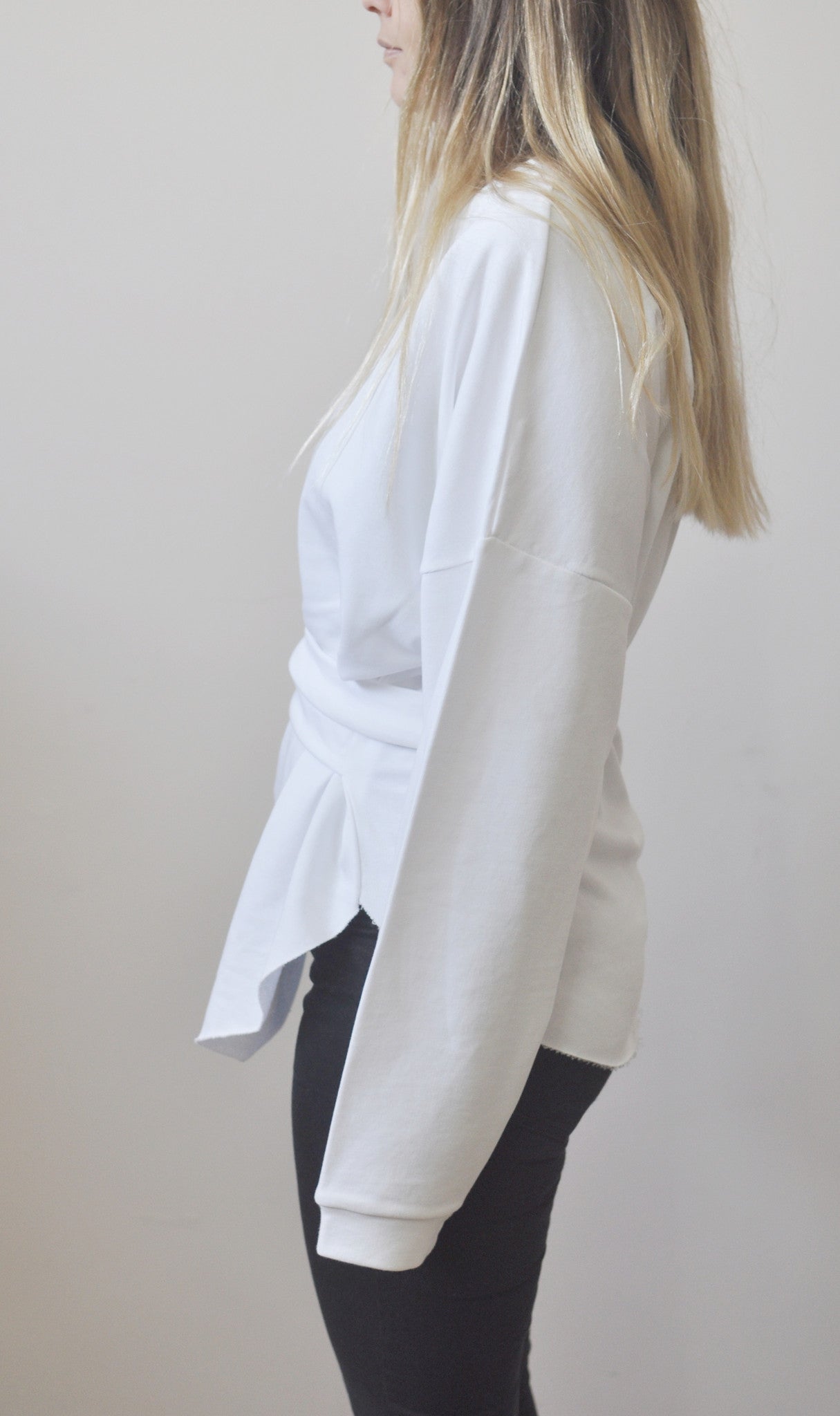 Asymmetric Knot Tie Around Waist Wrap Raw Oval Hem Sweatshirt in White / Overlong Sleeve Cut-out Accent