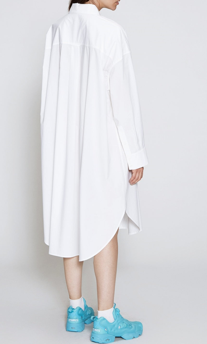 Oversized Shirtdress in Crisp Black Poplin / Pointed collar / Dropped Shoulders / Long sleeves with pleated wrist